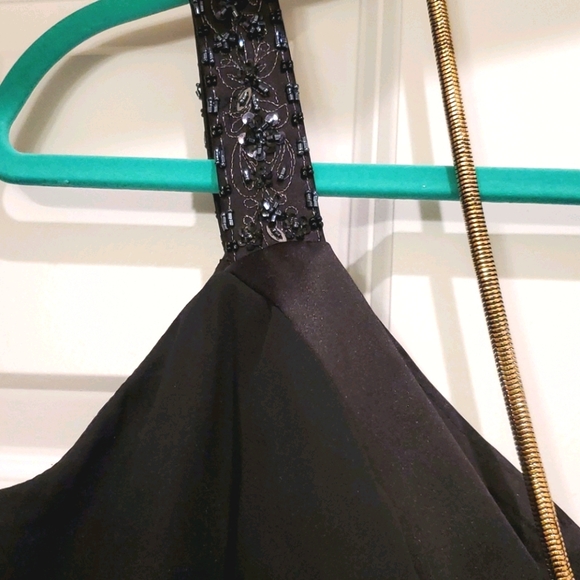 Gorgeous A line black dress - Picture 3 of 9